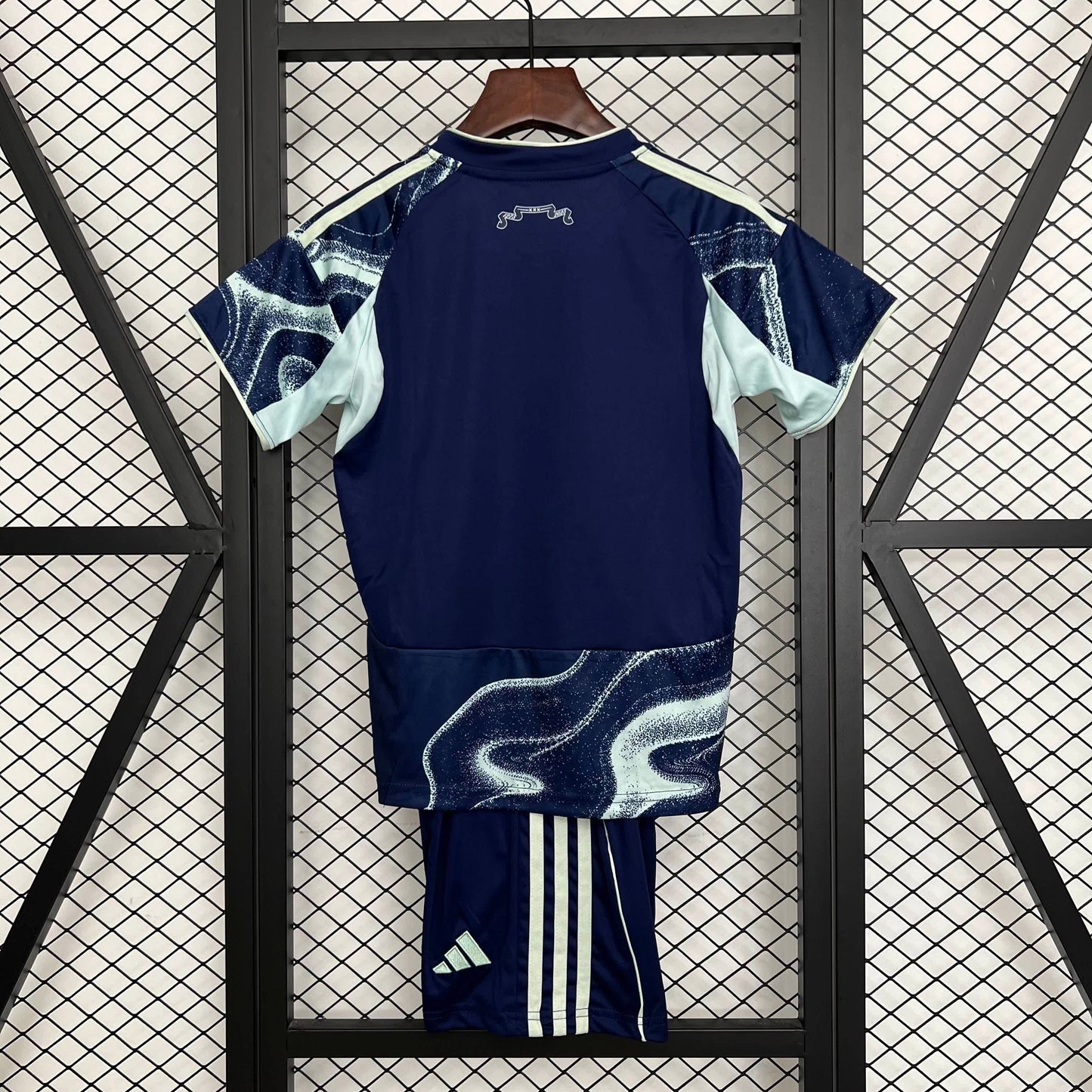 Ensemble enfant Maillot + Short extérieur Ajax - 2025/2026